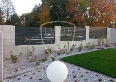 Lany beton w połączeniu z ogrodzeniem aluminiowym zrealizowane na Śląsku