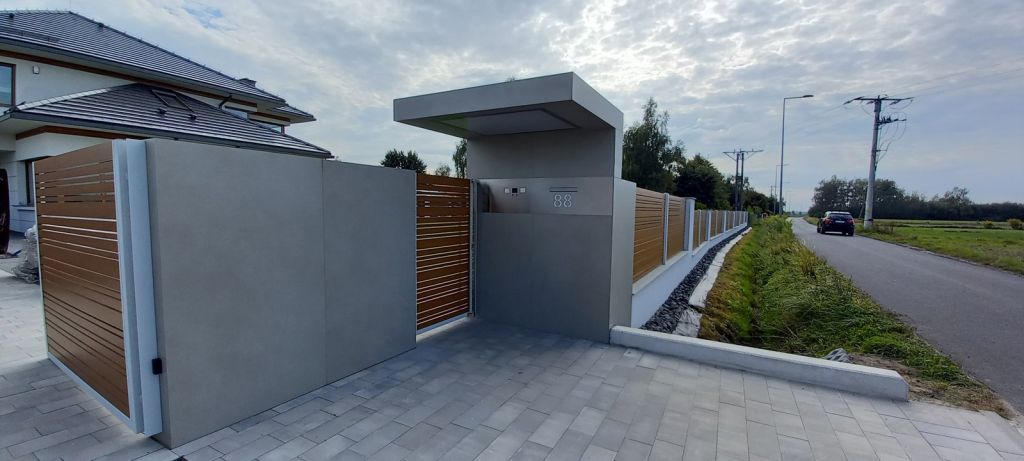 OGRODZENIE MODUŁOWE OBŁOŻONE PŁYTAMI BETONOWYMI