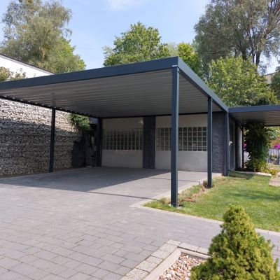 Wiata dwustanowiskowa z dachem płaskim izolowanym (płyta warstwowa)