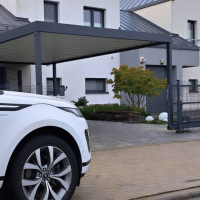 Wiata jednostanowiskowa Optimal wolnostojąca z dachem z dachem izolowanym (płyta warstwowa)