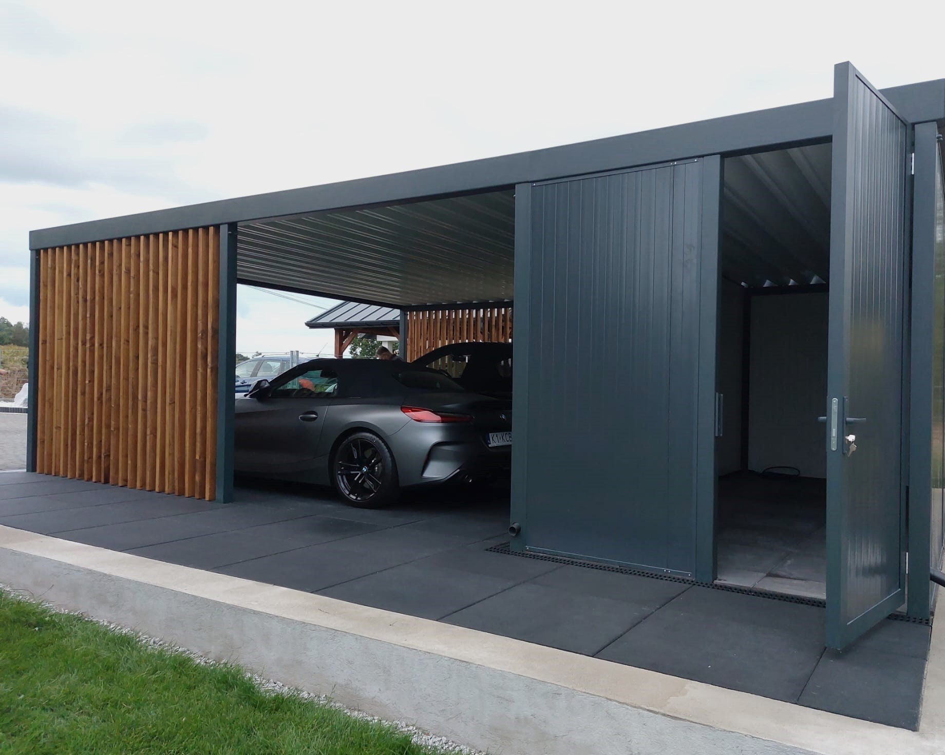 wiata samochodowa z pomieszczeniem gospodarczym