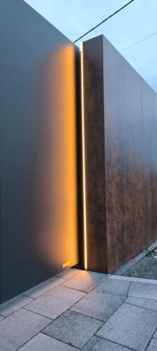 oswietlenie-ogrodzenia-bramy-lakate