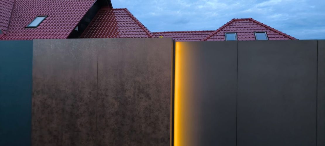 trendy-w-ogrodzeniach-lakate